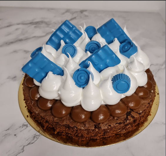 Brownie Mediano decorado con chocolatines