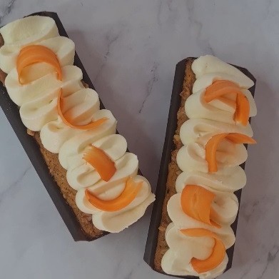 Budín de carrot cake con nueces y frosting de queso crema 250 gr